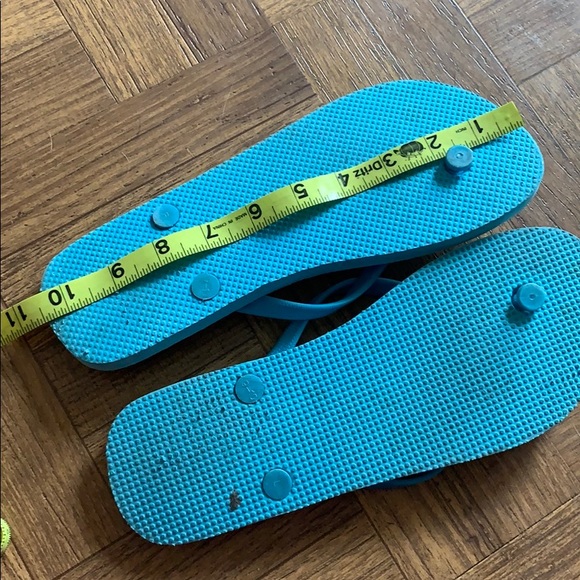 3 for $10 Teal Old Navy Flip Flops - Picture 3 of 3